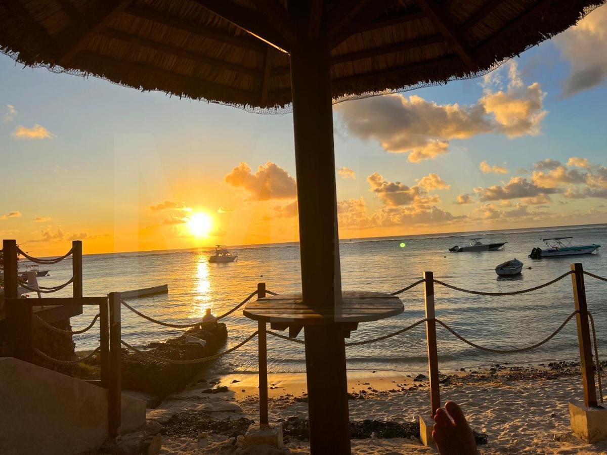 Caro'S Beachfront Trou-aux-Biches Exterior foto