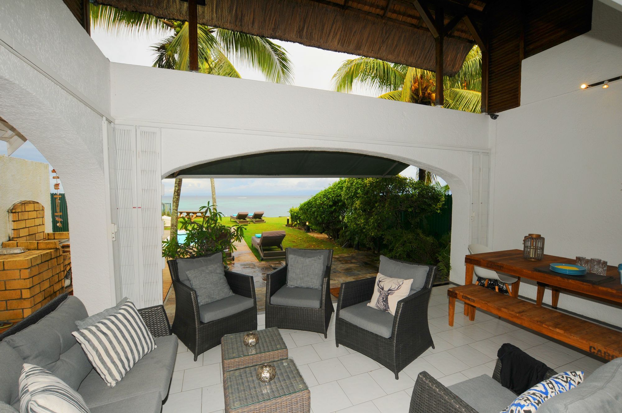 Caro'S Beachfront Trou-aux-Biches Exterior foto