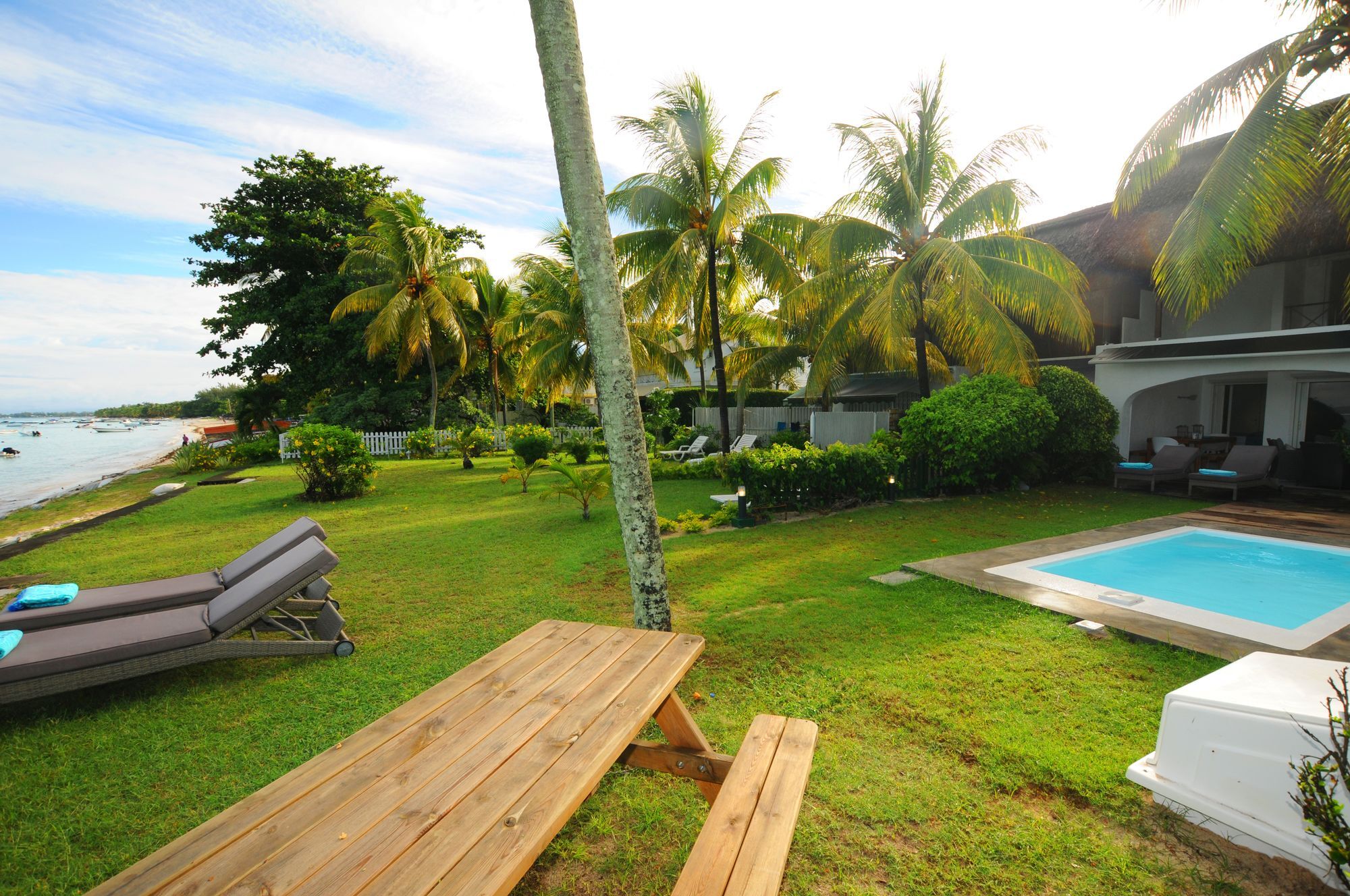 Caro'S Beachfront Trou-aux-Biches Exterior foto
