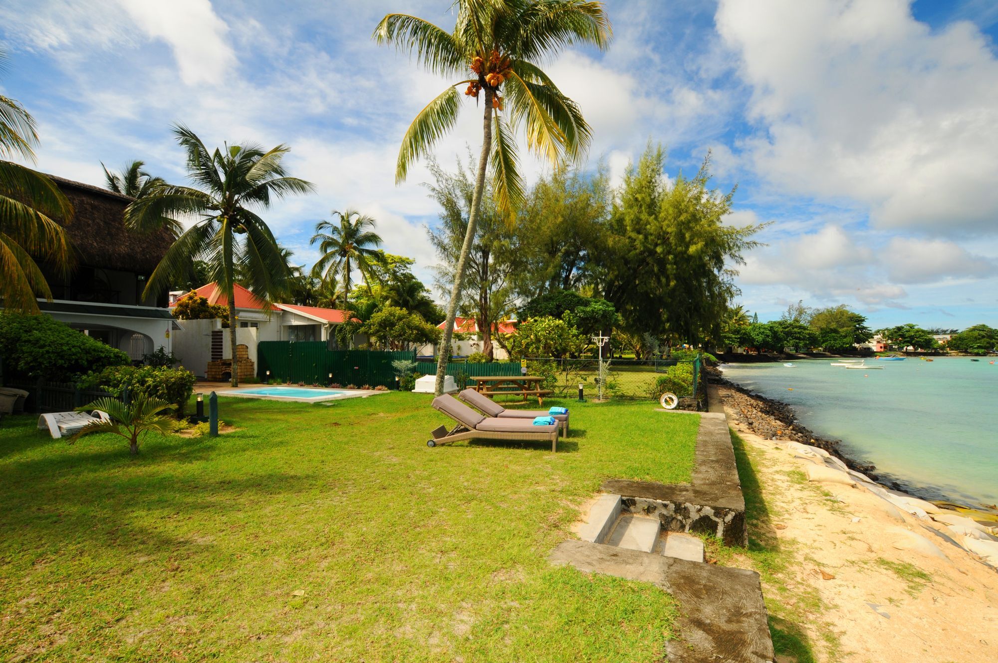 Caro'S Beachfront Trou-aux-Biches Exterior foto